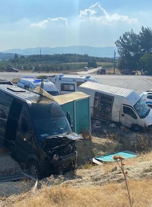 Kırkağaç’ta iki araç çarpıştı: 9 yaralı