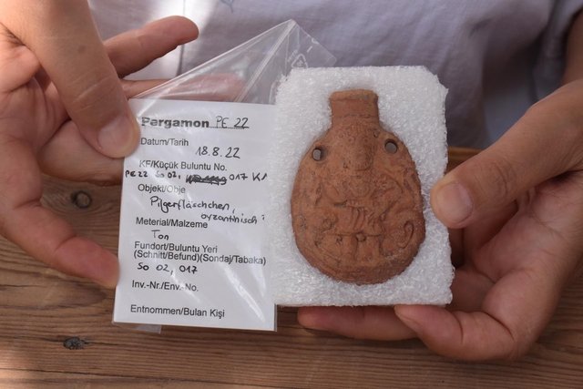 Pergamon kazılarında 'ampulla' denilen hacı şişesi bulundu