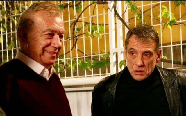 Cenaze töreninde büyük ayıp: Civan Canova'nın cenaze töreninde Açelya Akkoyun'un zor anları - Son dakika magazin haberleri
