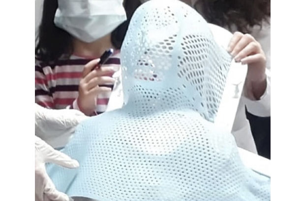 Radyoterapi seansında kullanılan maske
