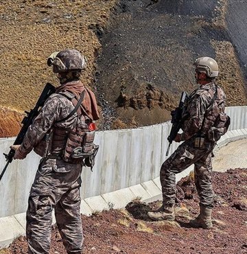 İçişleri Bakanlığı koordinesinde Jandarma Genel Komutanlığı ve Emniyet Genel Müdürlüğünce yürütülen ikna çalışmaları neticesinde PKK terör örgütünden kaçan 1 terör örgütü mensubu daha güvenlik güçlerine teslim oldu