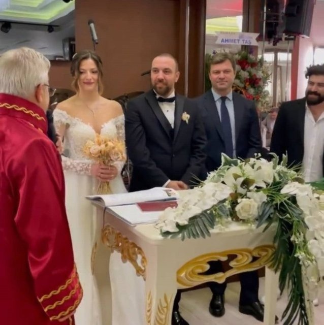 Sinan Engin'den eşi Ayşe Karasu'ya Seninle 25. yıl! Magazin haberleri