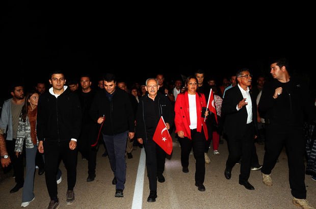 CHP lideri Kılıçdaroğlu Kocatepe'ye yürüdü
