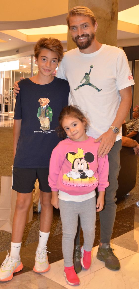 Caner Erkin çocuklarıyla alışveriş turunda Magazin haberleri