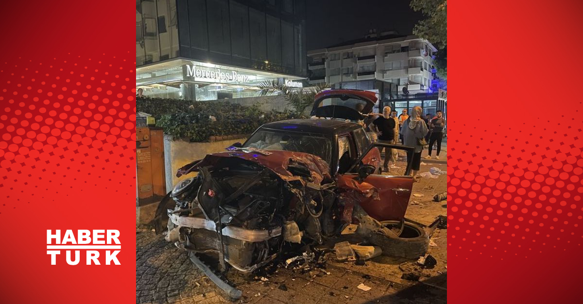Kadıköy’de duvara çarpan otomobildeki üç kişi yaralandı
