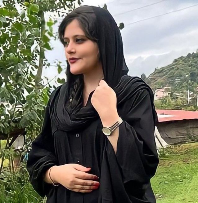22 yaşında hayatını kaybeden Mahsa Emini