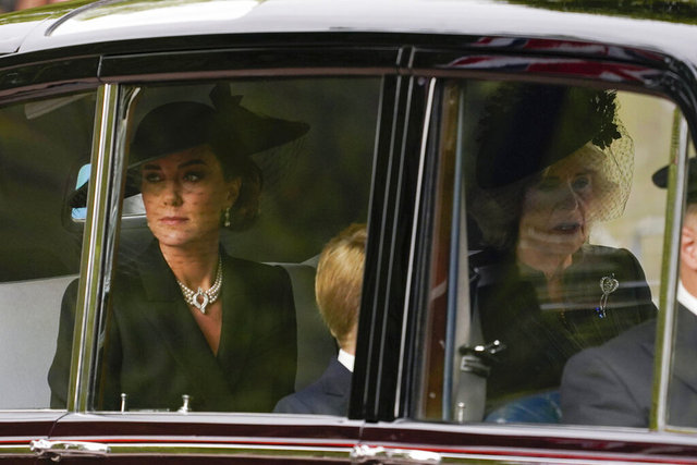 İngiltere, Kraliçe II. Elizabeth'e veda etti: İşte karelerle Kraliçe'nin Londra'daki cenaze töreni - Dünyadan Haberler