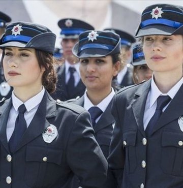 PMYO mülakat sonuçları, sözlü ve fiziki parkur sınavlarına katılan binlerce polis adayı tarafından yakından takip ediliyor. 25 Temmuz günü başlayan 2500 polis alımı ön başvuruları 5 Ağustos