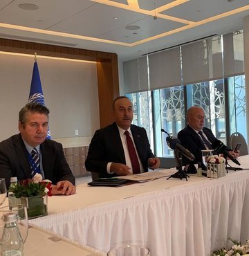 Dışişleri Bakanı Mevlüt Çavuşoğlu, New York’ta BM Genel Kurulu görüşmeleri kapsamındaki temaslarına ilişkin basın toplantısı düzenledi.