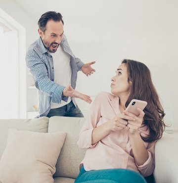 Bu sendromu yaÅayan kiÅiler, sÃ¼rekli olarak aldatÄ±ldÄ±ÄÄ±na dair bir sanrÄ± yaÅar ve partnerini devamlÄ± olarak kontrol altÄ±nda tutmaya Ã§alÄ±ÅÄ±r. Bu kiÅiler tedavi edilmediÄi sÃ¼rece, partnerlerine ciddi zararlar verebilirler.