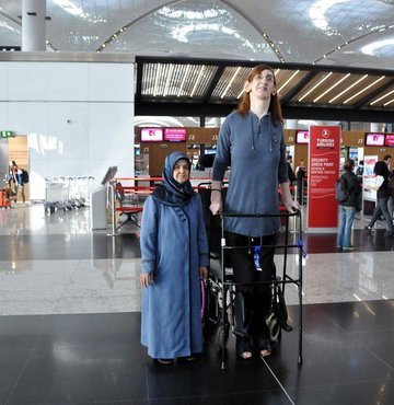 Dünyanın en uzun boylu kadını unvanıyla Guinness Rekorlar Kitabı