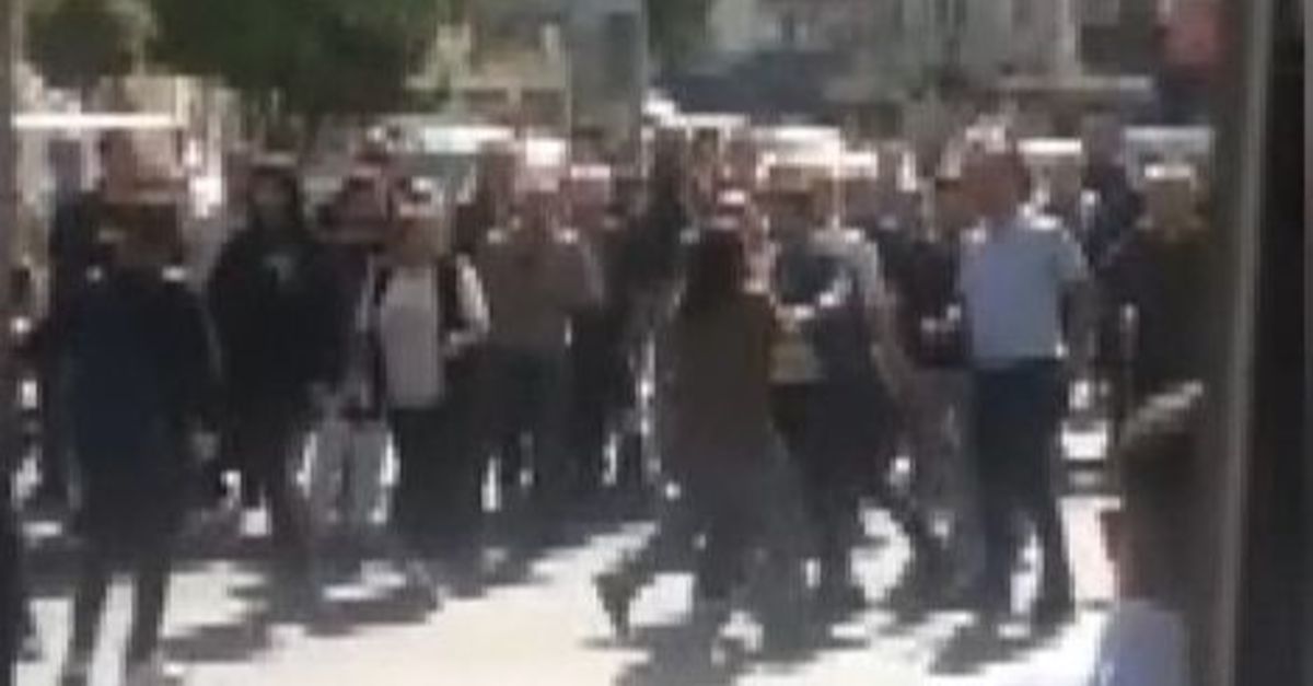 Polise direndi, ortalığı birbirine kattı