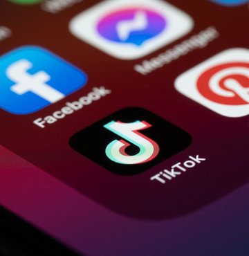 Büyük bir fenomen haline gelmiş olan sosyal medya platformu TikTok birçok trende öncülük ediyor. Günümüzde en sevilen uygulamalardan birisi olan TikTok müzik sektörünü ve trendlerini nasıl etkiliyor?