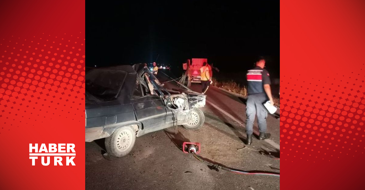 Otomobil traktöre çarptı: 1 ölü, 4 yaralı