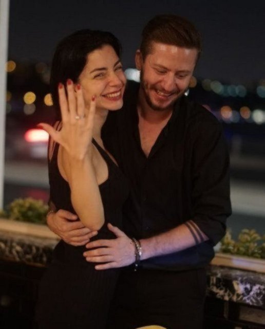 Merve Boluğur ile Mert Aydın evleniyor! Merve Boluğur imzayı atmadan soyadını değiştirdi - Son dakika magazin haberleri