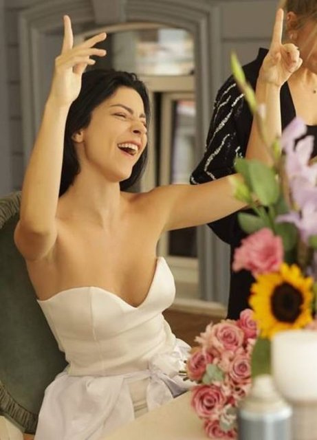 Merve Boluğur ile Mert Aydın evleniyor! Merve Boluğur imzayı atmadan soyadını değiştirdi - Son dakika magazin haberleri