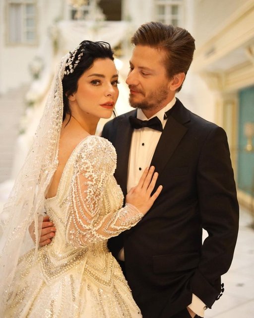 Merve Boluğur ile Mert Aydın evleniyor! Merve Boluğur imzayı atmadan soyadını değiştirdi - Son dakika magazin haberleri