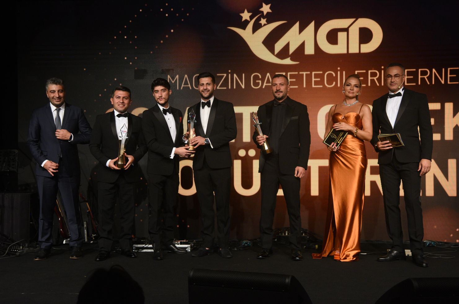 Haberturk.com Editor-in-Chief Yavuz Barlas presented his awards to his colleagues. 