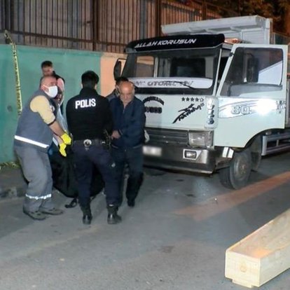 Bayrampaşa'da bir kişi kamyonette ölü bulundu