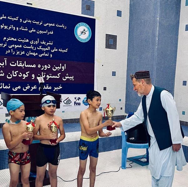 Yüzme öğrettiği çocuklar