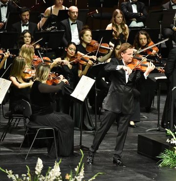 Devlet Senfoni Orkestrası sezonu açtı