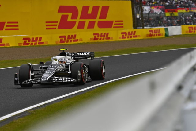 F1'de korkutan an! Pistte traktör girdi