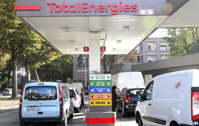 Fransa'da akaryakıt krizi hayatı olumsuz etkiliyor