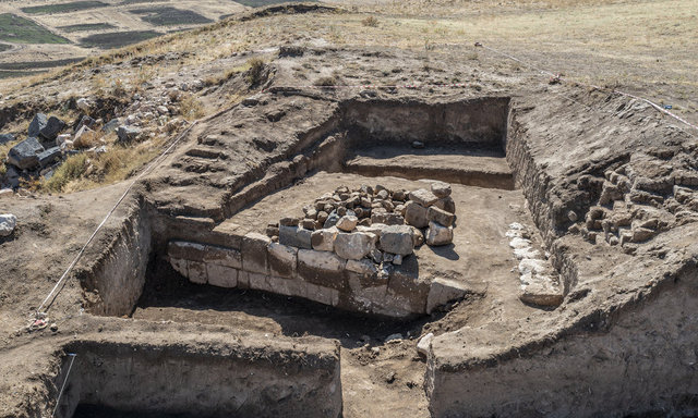 Van'da 4 metre genişliğinde ve 6 metre yüksekliğinde sur ortaya çıkarıldı