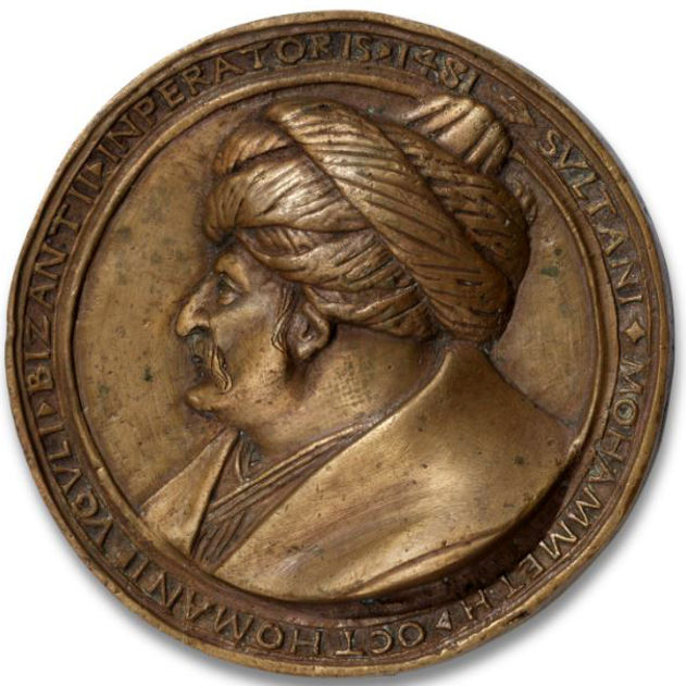 Madalyonun Fatih hakkında “Bizans İmparatoru” ibâresinin yazılı olduğu ön yüzü.
