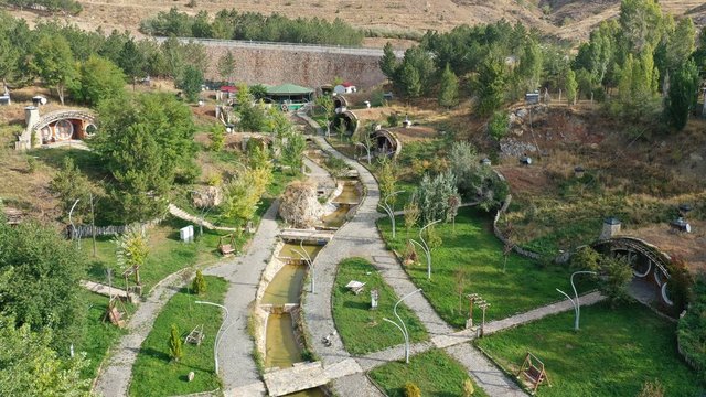 Sivas'ın Hobbit evlerine yabancı turist ilgisi