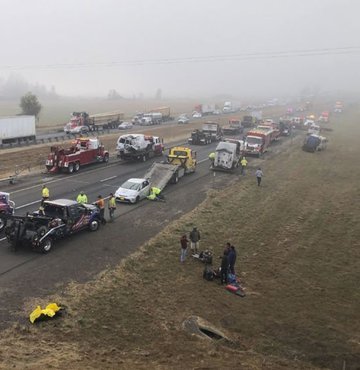 ABD’nin Oregon eyaletinde etkili olan yoğun sis nedeniyle 60 civarında aracın birbirine girdiği zincirleme kazada 1 kişi hayatını kaybetti.