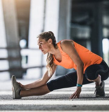 Spor yapmak sağlıklı kalmak için oldukça önemlidir. Ancak spor yaparken beslenmeye ekstra özen gösterilmesi gerekir. Uzmanlar spordan önce ve sonra yenilmesi gerekenler olduğunu ısrarla belirtiler. 