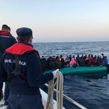 İzmir'de geri itilen 78 düzensiz göçmen kurtarıldı