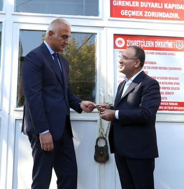 Adalet Bakanı Bekir Bozdağ, müze yapılmak üzere mülkiyeti Adalet Bakanlığından Kültür ve Turizm Bakanlığına devredilen Diyarbakır Cezaevi