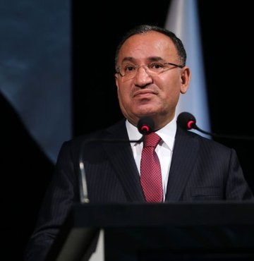 Adalet Bakanı Bekir Bozdağ, "Yeni düzenleme hazırlığına başlandı. Çalışmamız bittikten sonra Sayın Cumhurbaşkanımıza ve Kabineye arz edeceğiz" dedi.