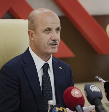 YÖK Başkanı Prof. Dr. Erol Özvar, KPSS soruşturmasıyla ilgili olarak "Ön incelemeyi yaptık ve savcılığa verdik. Sınavın kendisinden ziyade idari süreçlerle alakalı sıkıntılar var. Bundan sonrası savcılığın işi" diye konuştu. Habertürk TV Ankara Temsilcisi Fevzi Çakır