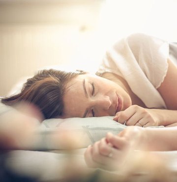 Uyku herkes için çok önemlidir. Özellikle de sağlıklı uyku uyumak gündelik yaşamı daha verimli geçirmeye yardımcı olur. Yalnızca uyku değil uyku pozisyonu da uzmanlar tarafından önemli görülmektedir.