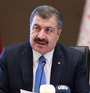 Sağlık Bakanı Fahrettin Koca: İntörn doktorlar ve diş hekimliği 5. sınıf öğrencilerinin aylık ödemelerinin net asgari ücret seviyesine çıkarılması teklifi kabul edildi