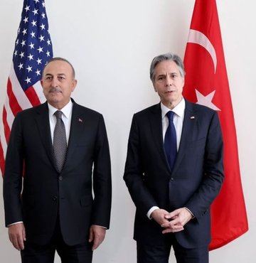 Dışişleri Bakanı Mevlüt Çavuşoğlu, ABD Dışişleri Bakanı Blinken ile görüştü. Çavuşoğlu mevkidaşına tahıl anlaşmasının sorunsuz işlemeye devam edebilmesi için gerçekleştirilen girişimlere yönelik bilgi verdi. 