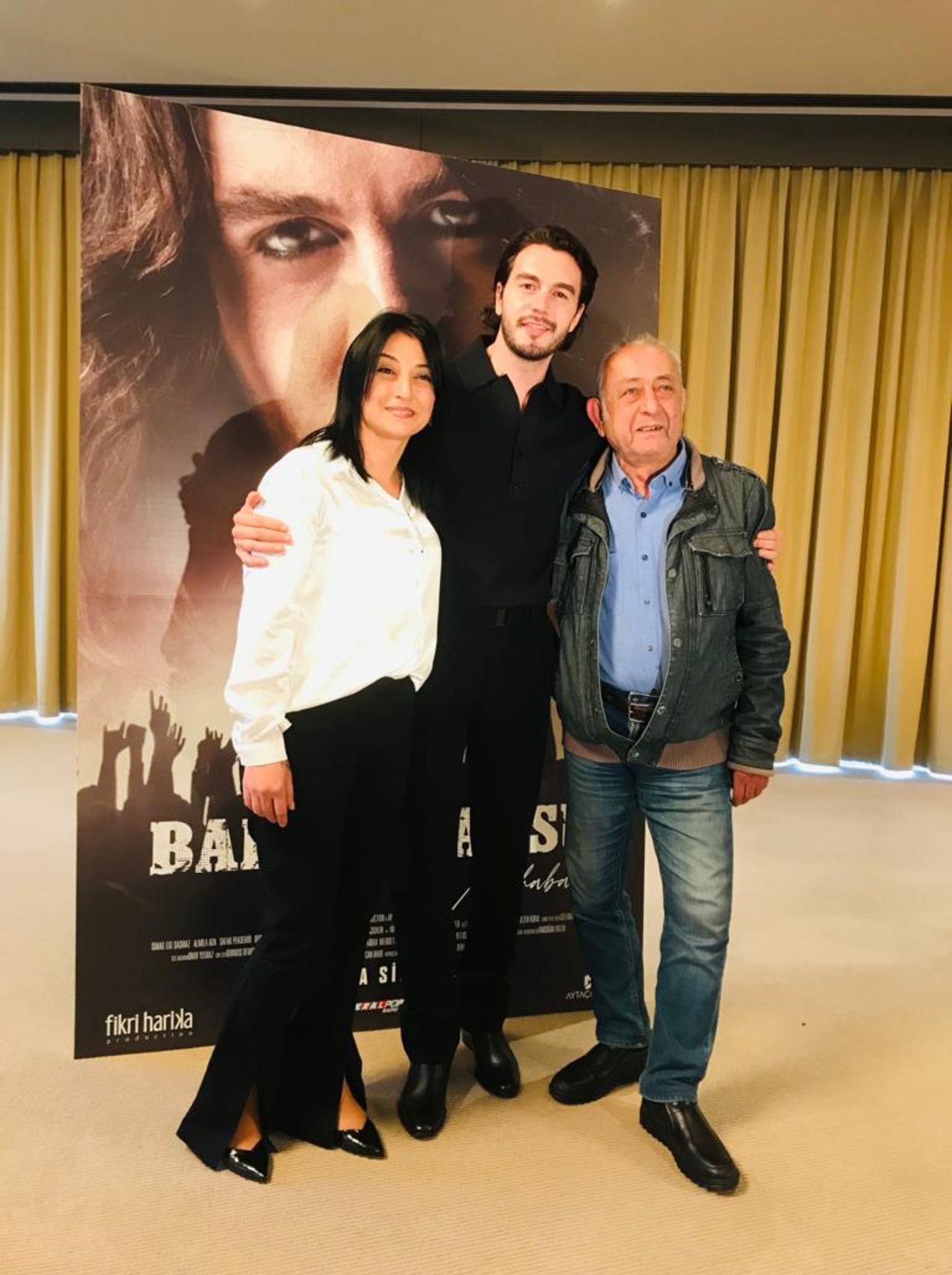Selahattin Akarsu and Nesrin Akarsu expressed that they are very happy for the portrayal of Barış Akarsu by İsmail Ege Şaşmaz.
