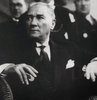 Mustafa Kemal Atatürk 10 Kasım 1938 yılında hayata gözlerini yumdu. Türkiye Cumhuriyeti