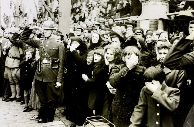Büyük Önder Mustafa Kemal Atatürk'ün son yolculuğunun tarihi fotoğrafları