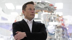 Musk 3.95 milyar dolarlık Tesla hissesi sattı