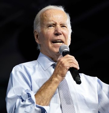ABD Başkanı Joe Biden, Temsilciler Meclisi ve Senato seçimlerinin sonuçlarını yorumladı. Demokrasi için iyi bir gün olduğunu söyleyen Biden, "Tüm sonuçları henüz bilmiyoruz ama 