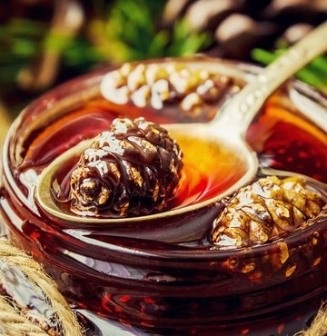 Öksürük, boğaz ve hava yollarına giden yabancı maddeleri arındırmak için gösterdiğimiz istemsiz bir reflekstir. Öksürük ilk başlarda masum bir sağlık şikayeti gibi görünse de bazı durumlarda ciddi sağlık sorunlarına işaret edebilir.