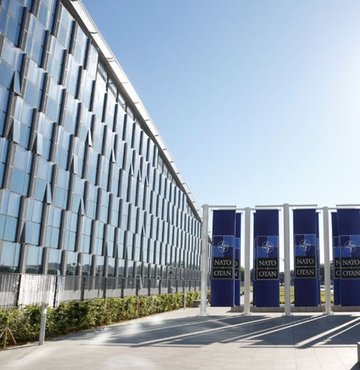 Türk savunma sanayisi bünyesinde, pandemi, büyük çaplı elektrik kesintisi, siber saldırılar ve insan hareketleri gibi stratejik şoklar karşısında karar verme süreçlerine destek olmak amacıyla geliştirilen "Elastikiyet Karar Destek Modeli"yle NATO