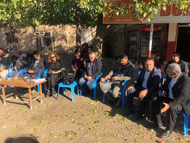K&ouml;yl&uuml;leri dinledik.