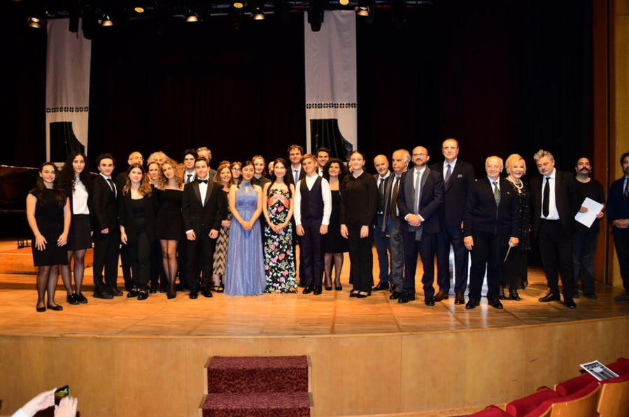 Notre Dame de Sion Fransız Lisesi tarafından düzenlenen 5. İstanbul Orchestra’Sion Uluslararası Piyano Yarışması Ödülleri, Cemal Reşit Rey konser salonunda gerçeklesen final töreniyle sahiplerini buldu. Ödül törenine Ciner Yayın Holding Yönetim Kurulu Başkanı M. Kenan Tekdağ ve Fransa Başkonsolosu Olivier Gauvin katıldı.