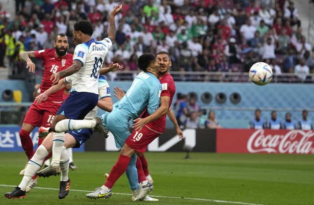 İranlı kaleci Alireza Beiranvand sakatlandı, devam edemedi