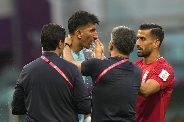 İranlı kaleci Alireza Beiranvand sakatlandı, devam edemedi